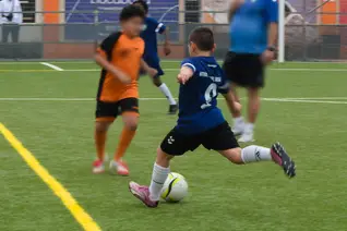 Rafa golpeando el balón - CD Marengo